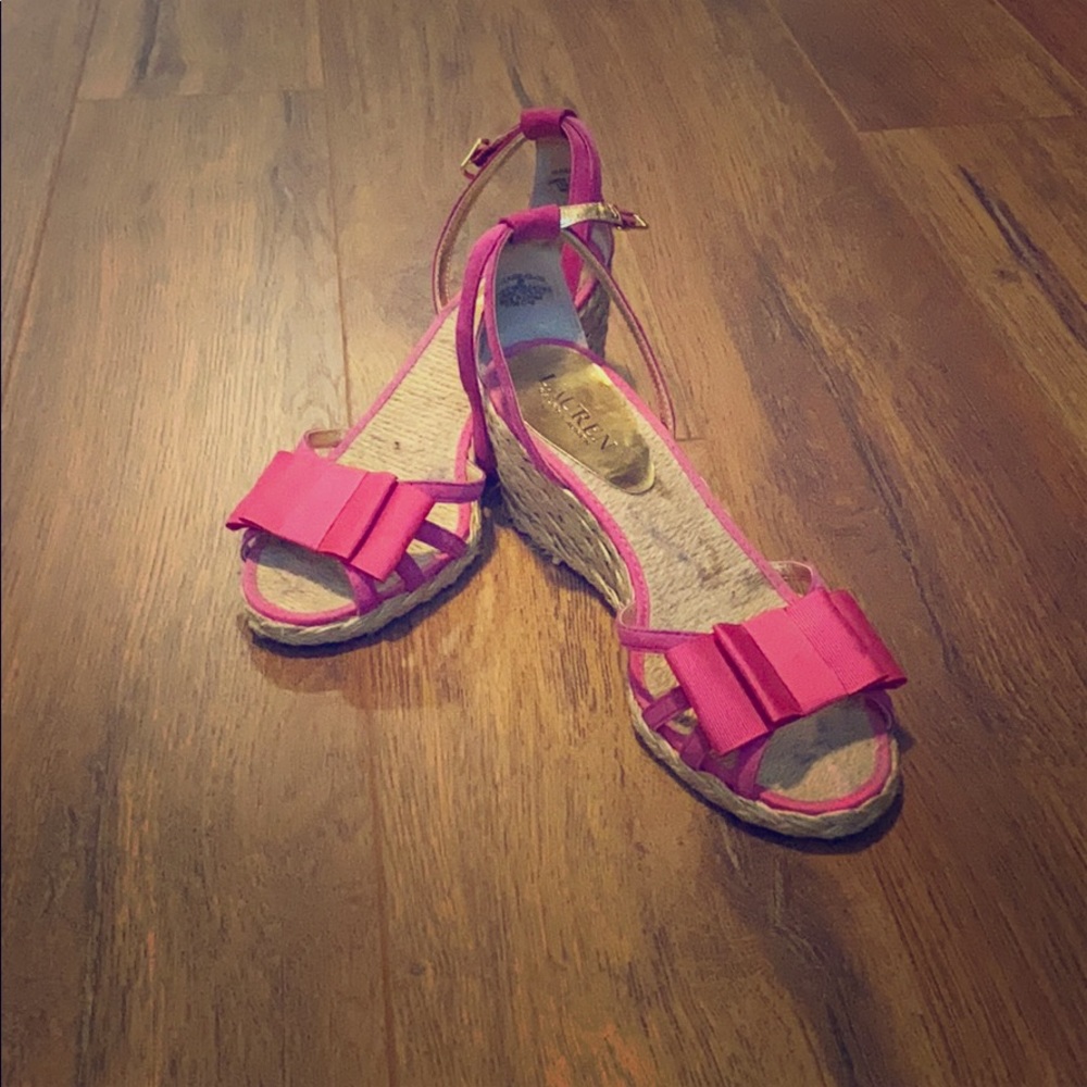 Summer sandals on platform